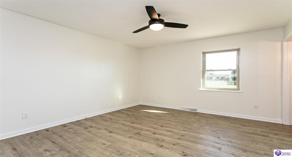 Lobo Drive, Elizabethtown, Kentucky 42701, ,2 BathroomsBathrooms,For Sale,Lobo Drive,HK24004310