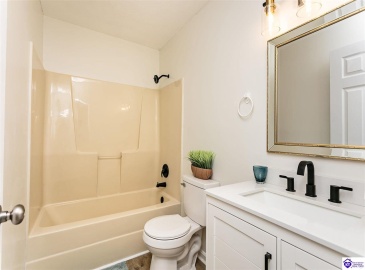 Lobo Drive, Elizabethtown, Kentucky 42701, ,2 BathroomsBathrooms,For Sale,Lobo Drive,HK24004310