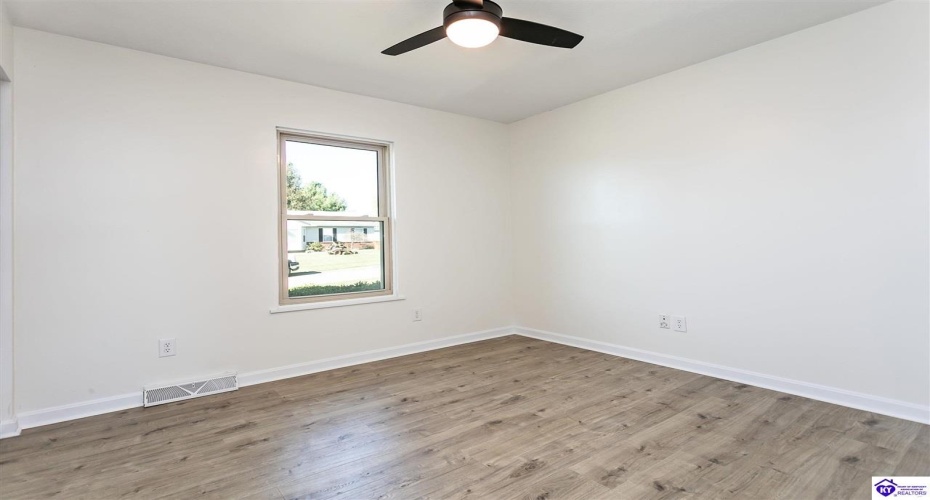 Lobo Drive, Elizabethtown, Kentucky 42701, ,2 BathroomsBathrooms,For Sale,Lobo Drive,HK24004310