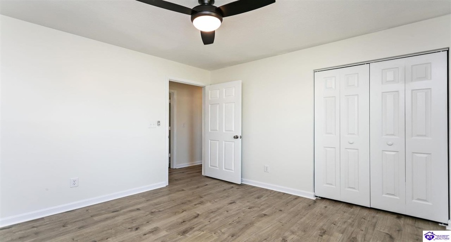 Lobo Drive, Elizabethtown, Kentucky 42701, ,2 BathroomsBathrooms,For Sale,Lobo Drive,HK24004310