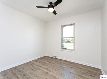 Lobo Drive, Elizabethtown, Kentucky 42701, ,2 BathroomsBathrooms,For Sale,Lobo Drive,HK24004310