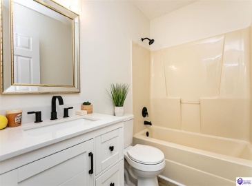 Lobo Drive, Elizabethtown, Kentucky 42701, ,2 BathroomsBathrooms,For Sale,Lobo Drive,HK24004310