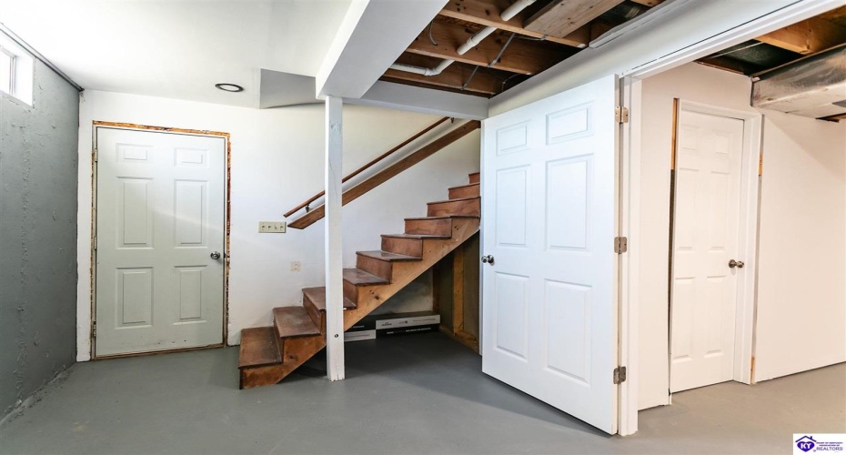 Lobo Drive, Elizabethtown, Kentucky 42701, ,2 BathroomsBathrooms,For Sale,Lobo Drive,HK24004310