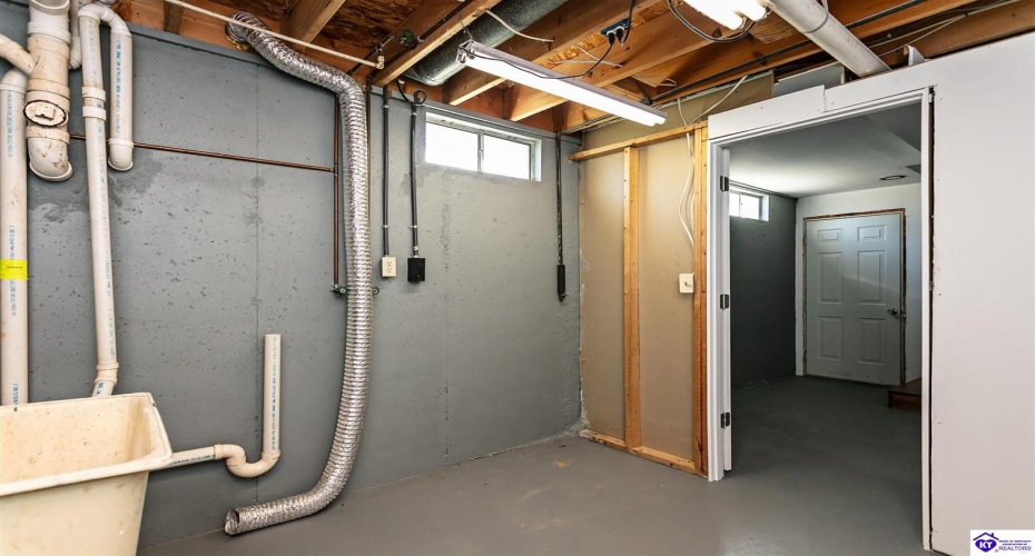 Lobo Drive, Elizabethtown, Kentucky 42701, ,2 BathroomsBathrooms,For Sale,Lobo Drive,HK24004310