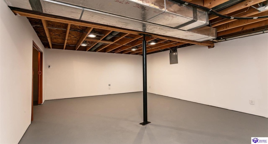 Lobo Drive, Elizabethtown, Kentucky 42701, ,2 BathroomsBathrooms,For Sale,Lobo Drive,HK24004310