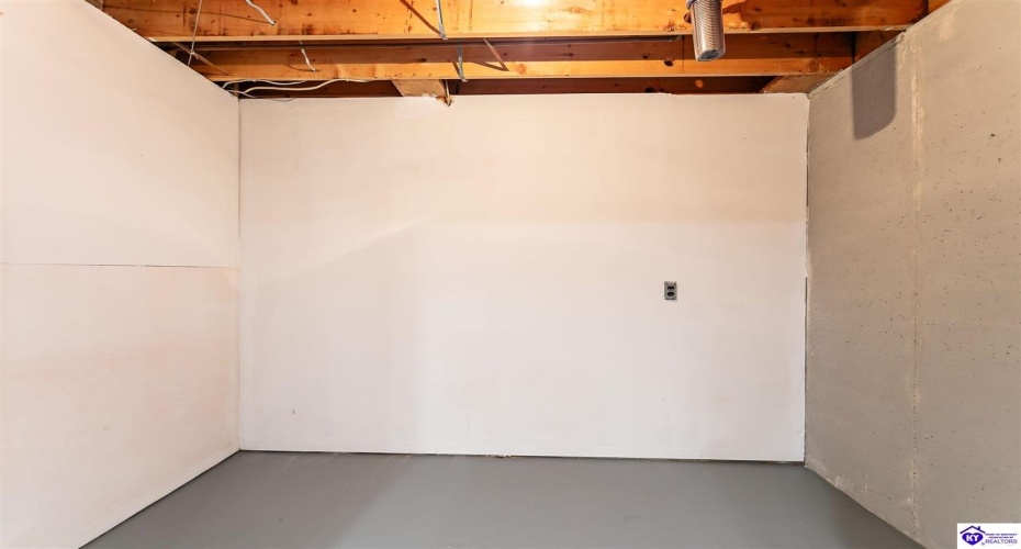 Lobo Drive, Elizabethtown, Kentucky 42701, ,2 BathroomsBathrooms,For Sale,Lobo Drive,HK24004310