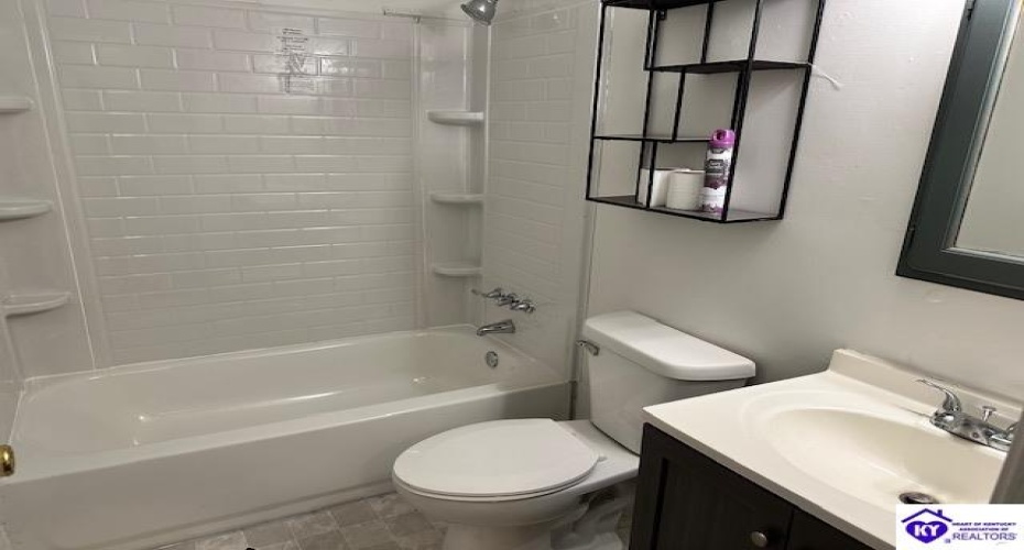 Front Nine Drive, Elizabethtown, Kentucky 42701, ,1 BathroomBathrooms,For Sale,Front Nine Drive,HK24004311