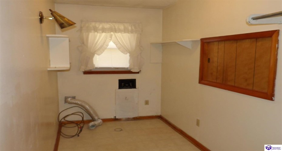 Cub Run Highway, Munfordville, Kentucky 42765, ,2 BathroomsBathrooms,For Sale,Cub Run Highway,HK24004316