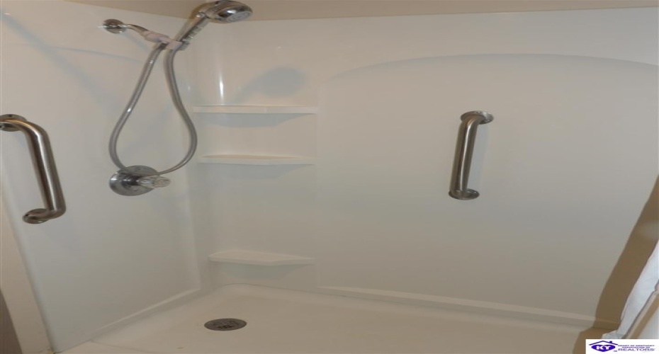 Cub Run Highway, Munfordville, Kentucky 42765, ,2 BathroomsBathrooms,For Sale,Cub Run Highway,HK24004316