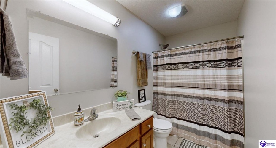 Collinbrook Drive, Rineyville, Kentucky 40162, ,3 BathroomsBathrooms,For Sale,Collinbrook Drive,HK24002524