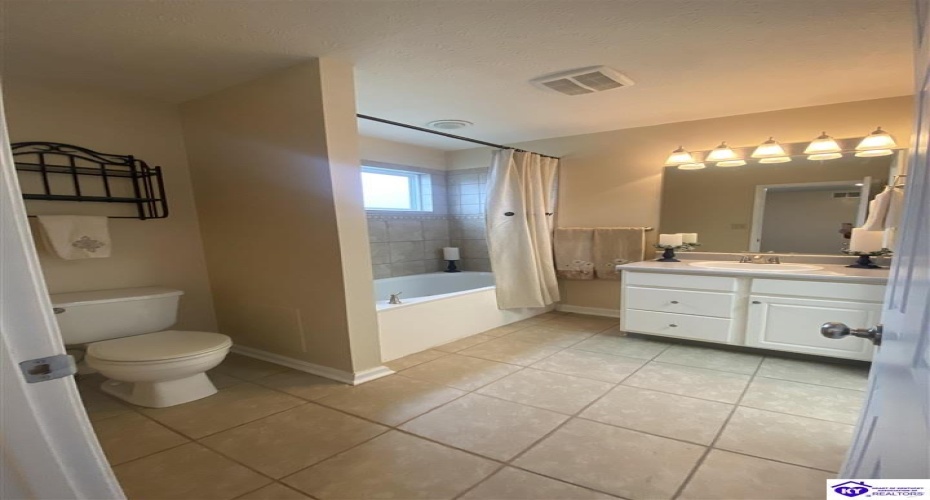 Amanda Jo Drive, Elizabethtown, Kentucky 42701, ,2 BathroomsBathrooms,For Sale,Amanda Jo Drive,HK24004324