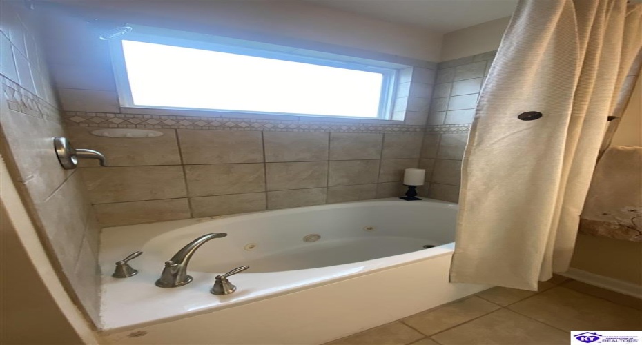 Amanda Jo Drive, Elizabethtown, Kentucky 42701, ,2 BathroomsBathrooms,For Sale,Amanda Jo Drive,HK24004324