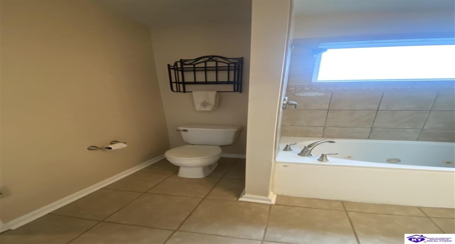 Amanda Jo Drive, Elizabethtown, Kentucky 42701, ,2 BathroomsBathrooms,For Sale,Amanda Jo Drive,HK24004324