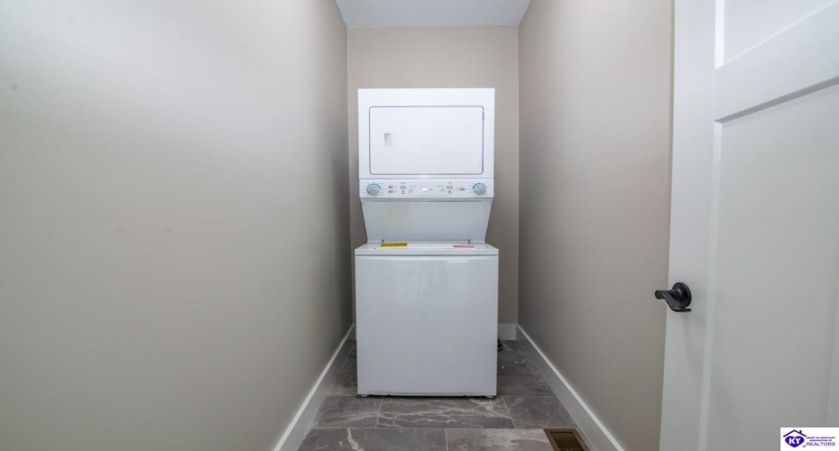 Moutardier Bay Ct, Leitchfield, Kentucky 42754, ,4 BathroomsBathrooms,For Sale,Moutardier Bay Ct,HK24004329