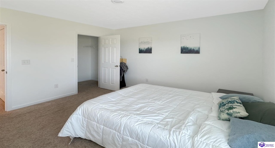 Johnson Ridge Rd, Louisville, Kentucky 40245, ,3 BathroomsBathrooms,For Sale,Johnson Ridge Rd,HK24004337