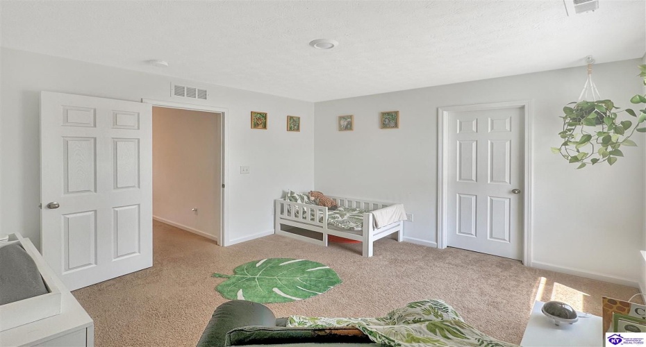 Johnson Ridge Rd, Louisville, Kentucky 40245, ,3 BathroomsBathrooms,For Sale,Johnson Ridge Rd,HK24004337