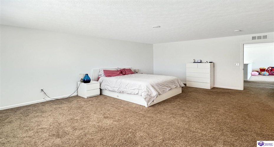 Johnson Ridge Rd, Louisville, Kentucky 40245, ,3 BathroomsBathrooms,For Sale,Johnson Ridge Rd,HK24004337