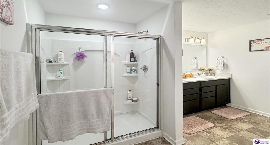 Johnson Ridge Rd, Louisville, Kentucky 40245, ,3 BathroomsBathrooms,For Sale,Johnson Ridge Rd,HK24004337