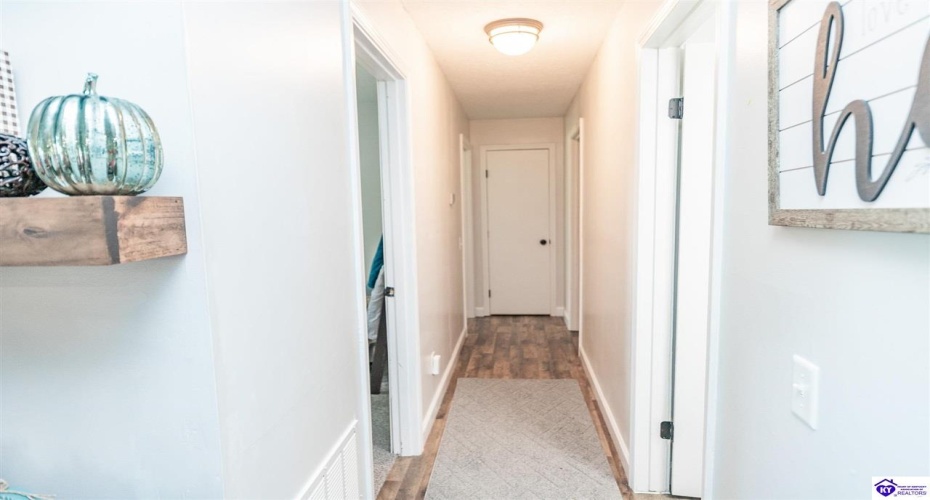 College Street, Hodgenville, Kentucky 42748, ,2 BathroomsBathrooms,For Sale,College Street,HK24003652