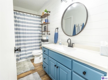 College Street, Hodgenville, Kentucky 42748, ,2 BathroomsBathrooms,For Sale,College Street,HK24003652