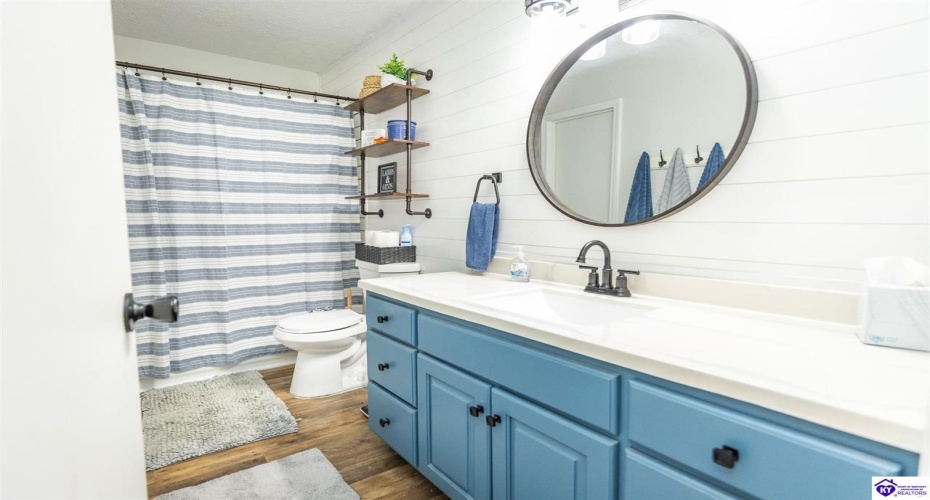 College Street, Hodgenville, Kentucky 42748, ,2 BathroomsBathrooms,For Sale,College Street,HK24003652