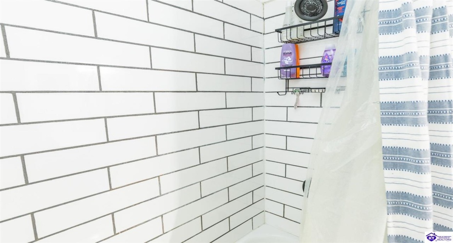 College Street, Hodgenville, Kentucky 42748, ,2 BathroomsBathrooms,For Sale,College Street,HK24003652