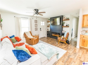 College Street, Hodgenville, Kentucky 42748, ,2 BathroomsBathrooms,For Sale,College Street,HK24003652