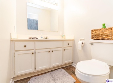 College Street, Hodgenville, Kentucky 42748, ,2 BathroomsBathrooms,For Sale,College Street,HK24003652