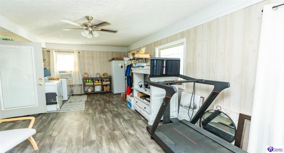 College Street, Hodgenville, Kentucky 42748, ,2 BathroomsBathrooms,For Sale,College Street,HK24003652