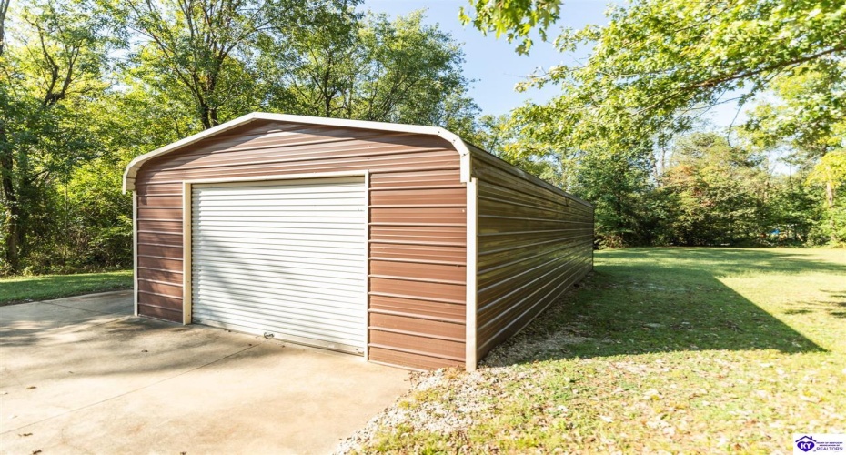 College Street, Hodgenville, Kentucky 42748, ,2 BathroomsBathrooms,For Sale,College Street,HK24003652