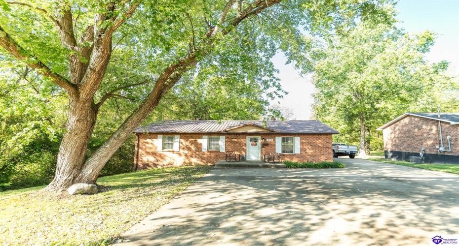 College Street, Hodgenville, Kentucky 42748, ,2 BathroomsBathrooms,For Sale,College Street,HK24003652