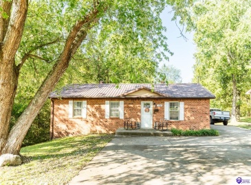 College Street, Hodgenville, Kentucky 42748, ,2 BathroomsBathrooms,For Sale,College Street,HK24003652