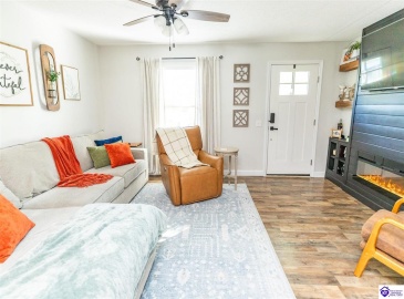 College Street, Hodgenville, Kentucky 42748, ,2 BathroomsBathrooms,For Sale,College Street,HK24003652