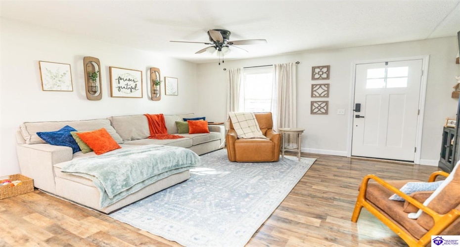 College Street, Hodgenville, Kentucky 42748, ,2 BathroomsBathrooms,For Sale,College Street,HK24003652