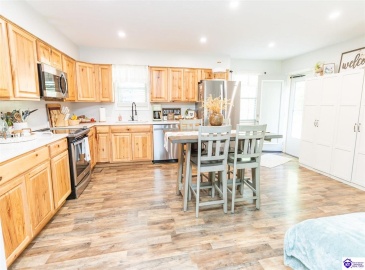 College Street, Hodgenville, Kentucky 42748, ,2 BathroomsBathrooms,For Sale,College Street,HK24003652