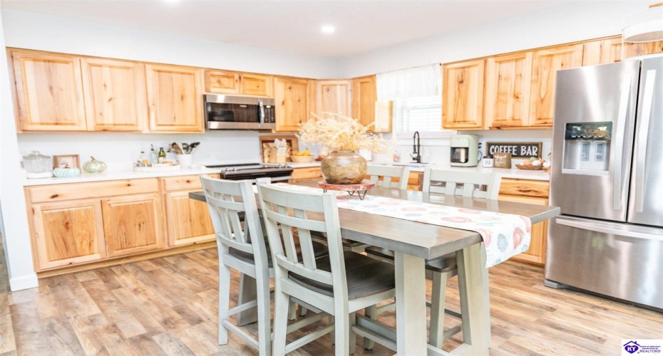 College Street, Hodgenville, Kentucky 42748, ,2 BathroomsBathrooms,For Sale,College Street,HK24003652