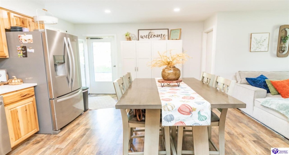 College Street, Hodgenville, Kentucky 42748, ,2 BathroomsBathrooms,For Sale,College Street,HK24003652