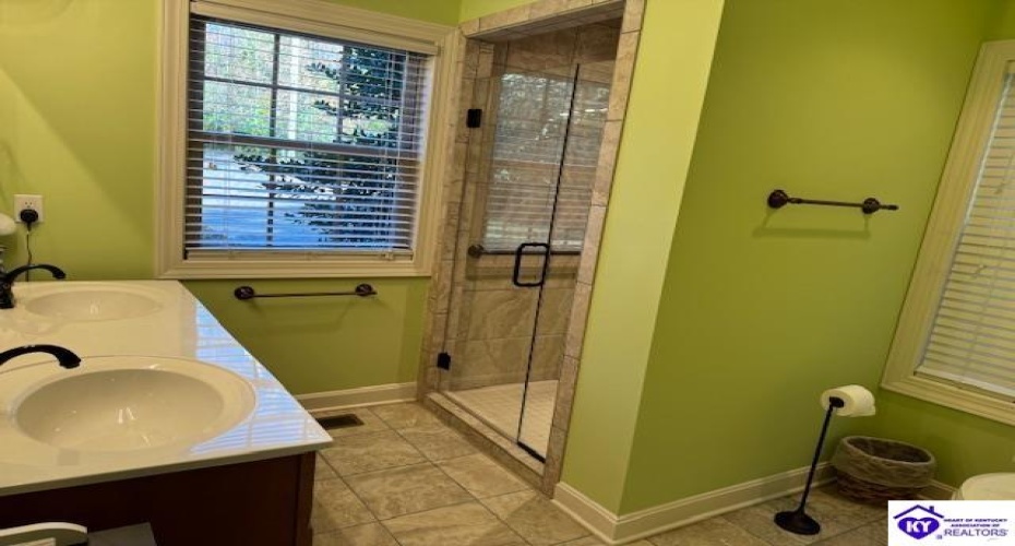 Spring Shores Lane, Falls Of Rough, Kentucky 40119, ,4 BathroomsBathrooms,For Sale,Spring Shores Lane,HK24004338