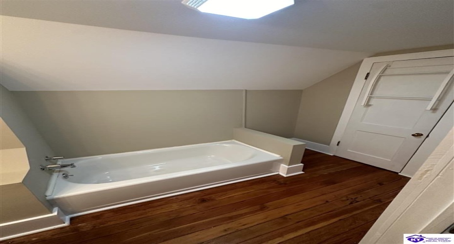 High Street, Hodgenville, Kentucky 42748, ,2 BathroomsBathrooms,For Sale,High Street,HK24004346