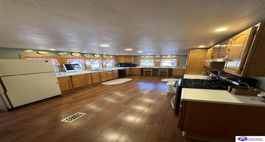 High Street, Hodgenville, Kentucky 42748, ,2 BathroomsBathrooms,For Sale,High Street,HK24004346