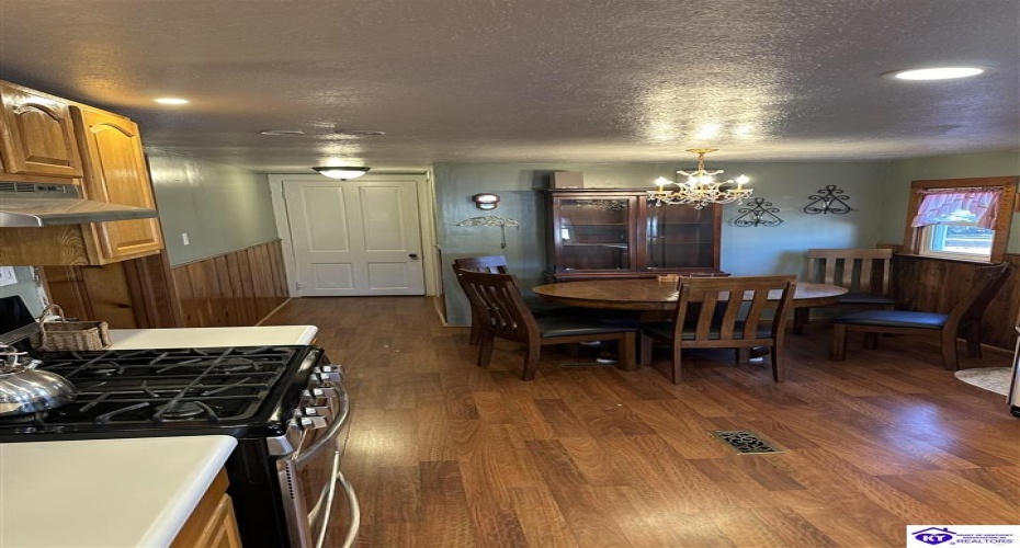 High Street, Hodgenville, Kentucky 42748, ,2 BathroomsBathrooms,For Sale,High Street,HK24004346