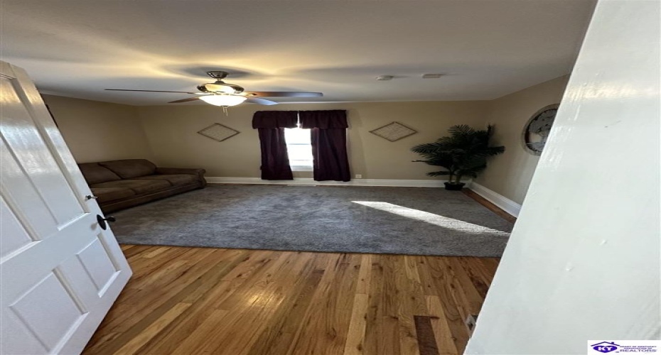 High Street, Hodgenville, Kentucky 42748, ,2 BathroomsBathrooms,For Sale,High Street,HK24004346