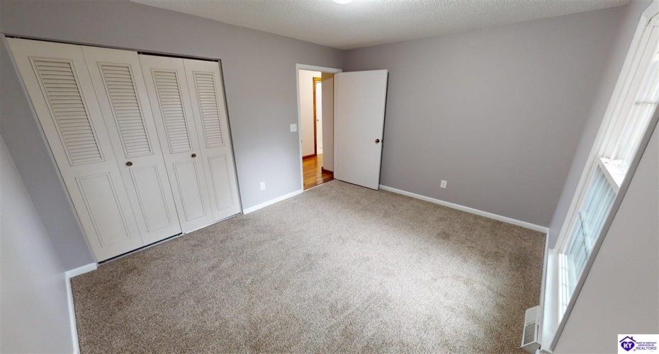 Wildwood Drive, Elizabethtown, Kentucky 42701, ,2 BathroomsBathrooms,For Sale,Wildwood Drive,HK24004347