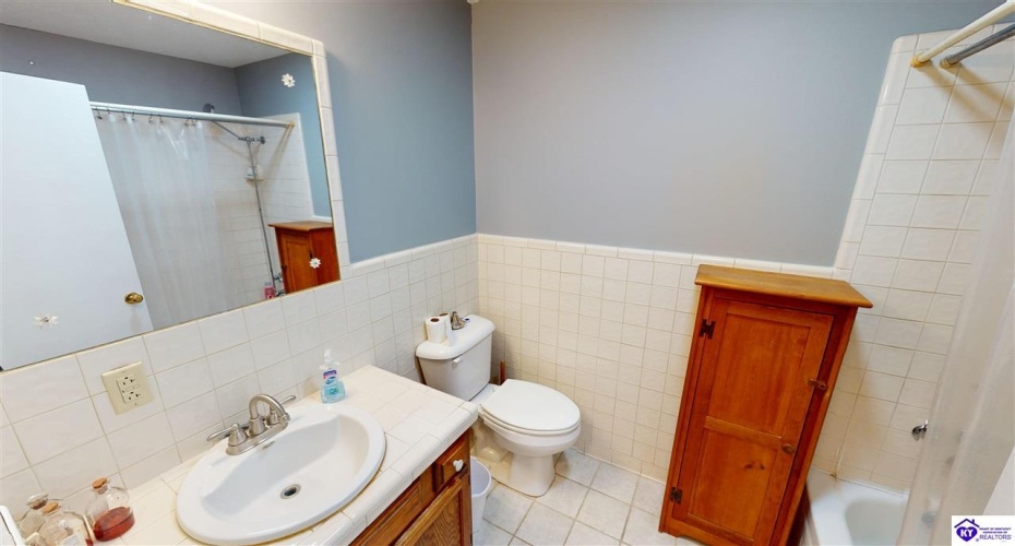 Wildwood Drive, Elizabethtown, Kentucky 42701, ,2 BathroomsBathrooms,For Sale,Wildwood Drive,HK24004347