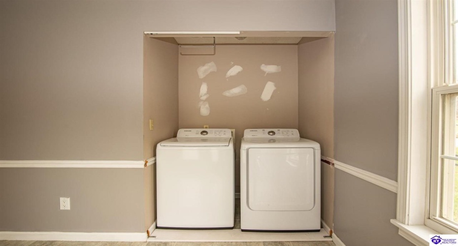 Madison Drive, Elizabethtown, Kentucky 42701, ,2 BathroomsBathrooms,For Sale,Madison Drive,HK24004350