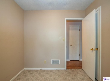 Madison Drive, Elizabethtown, Kentucky 42701, ,2 BathroomsBathrooms,For Sale,Madison Drive,HK24004350