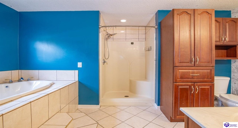 Madison Drive, Elizabethtown, Kentucky 42701, ,2 BathroomsBathrooms,For Sale,Madison Drive,HK24004350