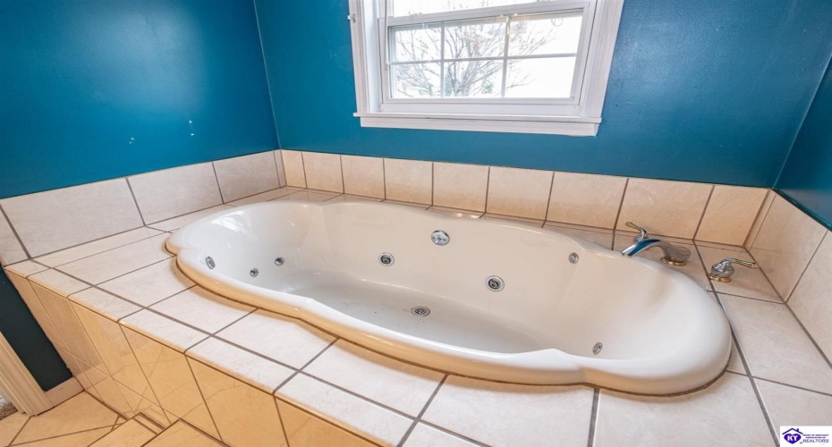 Madison Drive, Elizabethtown, Kentucky 42701, ,2 BathroomsBathrooms,For Sale,Madison Drive,HK24004350