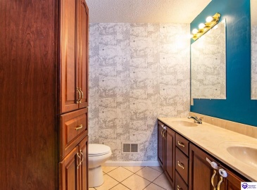 Madison Drive, Elizabethtown, Kentucky 42701, ,2 BathroomsBathrooms,For Sale,Madison Drive,HK24004350