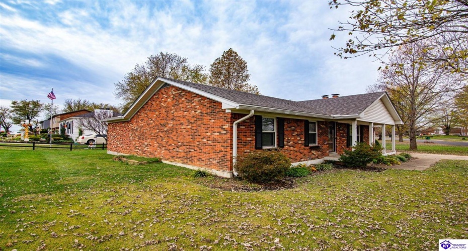 Madison Drive, Elizabethtown, Kentucky 42701, ,2 BathroomsBathrooms,For Sale,Madison Drive,HK24004350